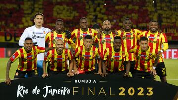 AMDEP7678. PEREIRA (COLOMBIA), 02/08/2023.- Jugadores de Pereira posan hoy, en un partido de los octavos de final de la Copa Libertadores entre Deportivo Pereira e Independiente del Valle (IDV) en el estadio Hernán Ramírez Villegas en Pereira (Colombia). EFE/ Ernesto Guzmán Jr.
