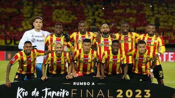 Jugadores del Deportivo Pereira en la foto oficial de la Copa Libertadores. EFE/ Ernesto Guzmán Jr.