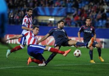 Mario Mandzukic y Alberto Botia