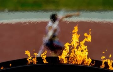 La llama de los Juegos durante la competición masculina de jabalina.
 