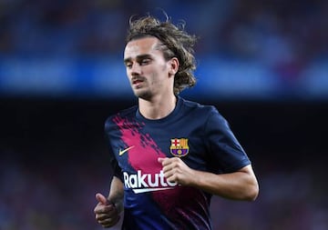 BARCELONA, SPAIN - AUGUST 25: Antoine Griezmann of Barcelona looks on prior to the Liga match between FC Barcelona and Real Betis at Camp Nou on August 25, 2019 in Barcelona, Spain. (Photo by Alex Caparros/Getty Images)