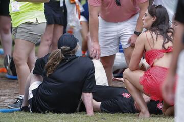 Una tormenta eléctrica paró el juego en el East Lake Golf Club de Atlanta, el campo en el que se disputa el Tour Championship, la final de la millonaria FedEx Cup. Un rayo cayó sobre un árbol, que se incendió y provocó que varios espectadores resultaran heridos. Varias ambulancias se dirigieron al lugar del suceso, aunque, según la NBC, no correrían peligro las vidas de ninguno de los afectados.