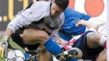 <b>PESIMISMO</B>. Baines, capitán del Badajoz, reconoce que salvar la categoría es una misión imposible.