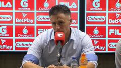 Pablo Peirano, DT de Santa Fe, en rueda de prensa.