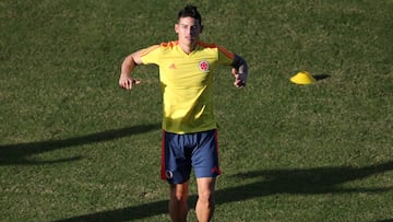 James, durante un entrenamiento con Colombia.