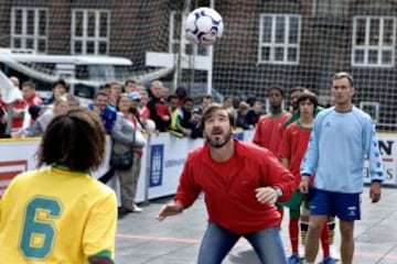 Después de dejar el fútbol ha sido imagen de Nike, actor, ha jugado al fútbol playa y realiza diversos actos para beneficio de la sociedad.  En 2007, en el Quinto Mundial de fútbol de personas sin hogar en Copenague.