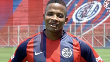 Andrés Rentería con la camiseta de San Lorenzo