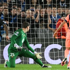 Szczesny siempre cae de pie