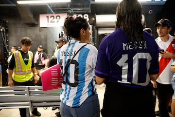 Fans were seen wearing Lionel Messi Argentina shirts for his presentation last Sunday.