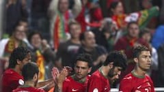 Hélder Postiga da la victoria
y el liderato a Portugal