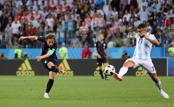 Luka Modric doubles the lead with a superb strike. Min. 81. 0-2