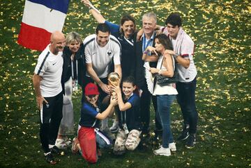 Didier Deschamps con su familia.