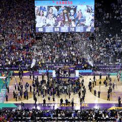 WATCH: Kansas alley-oop to start the comeback