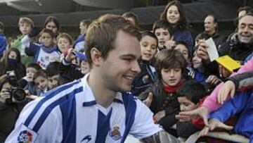 <b>ACLAMADO. </b>Vadim Demidov fue recibido en Anoeta como una estrella por un público, en su mayoría niños, que esperan mucho de él.