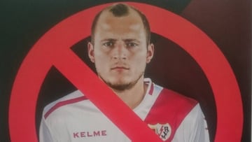 Se repartieron carteles contra Zozulya antes del Rayo-Almería