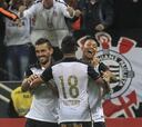 El Corinthians domina al Cerro Porteño y lidera el Grupo 8