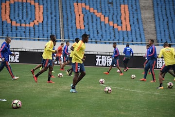 Después de la rueda de prensa en la que estuvieron José Pékerman, Carlos Bacca y Giovanni Moreno, el equipo nacional hizo su única práctica antes del partido ante China.