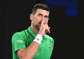 Un malhumorado Djokovic pasa de nuevo a Federer y llega a 400 victorias en Grand Slams