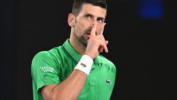 Novak Djokovic, durante su partido contra Botic Van De Zandschulp en el Open de Australia.