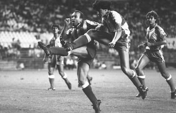 8 partidos consecutivos sin marcar del Sabadell entre el 27.09.1987 y el 29.11.1987. La sequa de 813 minutos sin anotar en La Liga finaliz el 6 de diciembre de 1987 tras perder 1-2 contra el Real Zaragoza en la Nova Creu Alta. Tres a?os ms tarde el Castelln igual esa racha de 8 partidos seguidos sin marcar (entre el 28.10.1990 y el 30.12.1990), aunque la sequa de minutos (757) fue inferior a la del Sabadell.