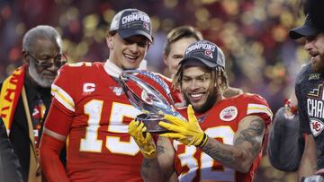 Clark Hunt hizo lo posible para mantener intacto el grupo de jugadores que le dio su primer título en 50 años y obviamente no se olvidó de Andy Reid.