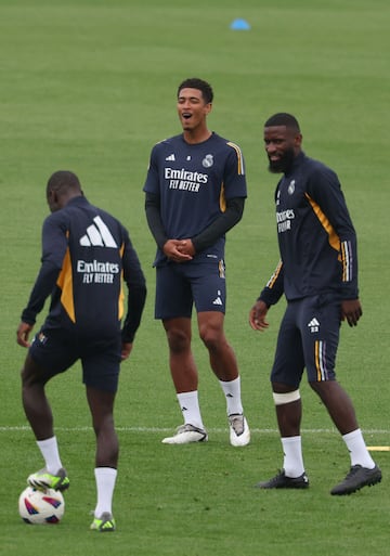 Bellingham, junto a Rüdiger, en un entrenamiento del Real Madrid.