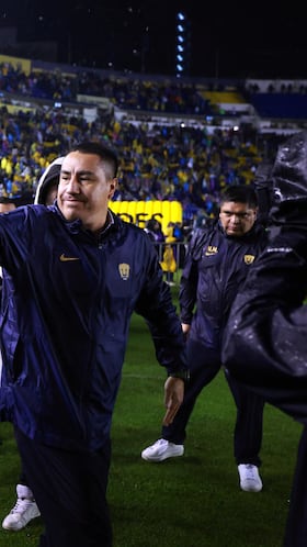 Soccer Football - Liga MX - Club America v Pumas UNAM - Estadio Ciudad de los Deportes, Mexico City, Mexico - September 27, 2025 Pumas UNAM coach Efrain Juarez before the match REUTERS/Eloisa Sanchez