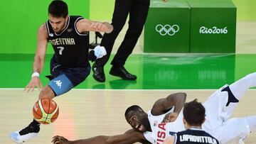 Facundo Campazzo se marcha de Draymond Green.