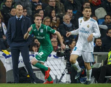 Una nueva eliminación copera, esta vez ante el Leganés (1-2 en el Bernabéu con acciones de estrategia), hace que Zidane medite seriamente abandonar el banquillo madridista una vez que acabe la campaña. La actitud de los jugadores, la manera en que se produjo… todo lleva a una drástica solución. Será el presidente y el director general los que le convenzan para que continúe hasta el final de la campaña.