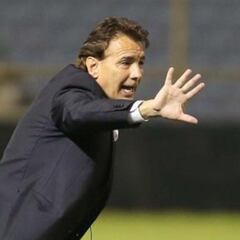 Oficial: Carlos de los Cobos deja de ser entrenador de El Salvador