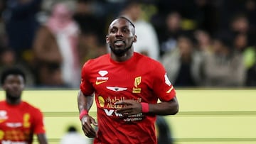 Julián Quiñones leads the Saudi Pro League scoring charts with 24 goals, surpassing Ronaldo with nine rounds remaining.