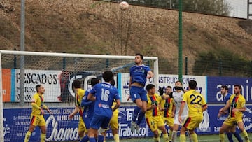 Imagen del CD Covadonga - Real Titánico disputado en el estadio Álvarez Rabanal de Oviedo.