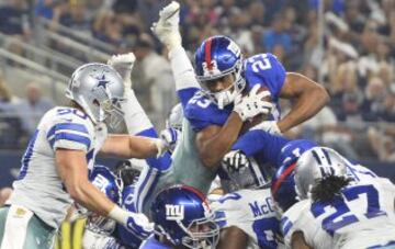 En la jugada siguiente, el running back titular de los Giants, Rashad Jennings, logró el touchdown que parecía decantar la balanza para los neoyorkinos. Sin embargo, el siguiente drive le serviría a Tony Romo para conectar con Jason Witten y reducir distancias apenas tres minutos después y establecer un ajustado 23 a 20 a falta de 5 minutos.