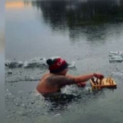Esto nunca pasaría en España: la partida de ajedrez en un lago bajo cero