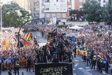 Valencia streets packed as fans celebrate with Copa del Rey winning team