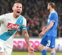 Hamsik frena a la Juve y da emoción al campeonato