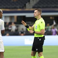 Así es Lukasz Szpala, el árbitro del partido entre México y Arabia Saudita