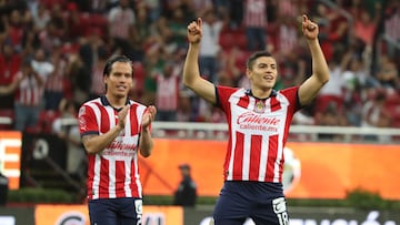 Ronaldo Cisneros festeja un gol en contra de Atlético de San Luis.