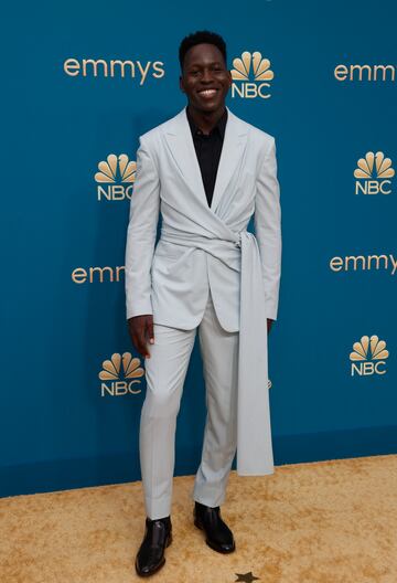 Toheeb Jimoh en la alfombra roja de los Premios Emmy 2022.