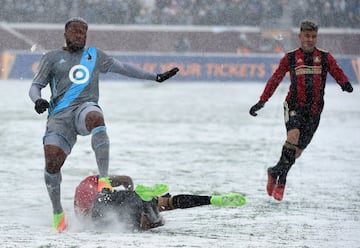 El Atlanta gana la pelea de bolas de nieve ante el Minnesota