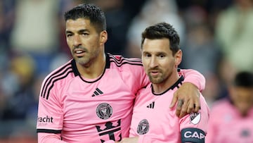 Foxborough (United States), 27/04/2024.- Inter Miami forward Lionel Messi (R) and Inter Miami forward Luis Suarez (L) celebrate a goal by teammate Inter Miami midfielder Benjamin Cremaschi during the second half of the MLS game between the New England Revolution and the Inter Miami in Foxborough, Massachusetts, USA, 27 April 2024. EFE/EPA/CJ GUNTHER