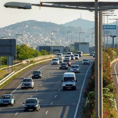 Las tres razones de la DGT que explican por qué debemos circular por el carril derecho