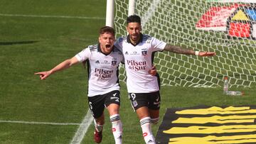 Futbol, Universidad de Chile vs Colo Colo.
Fecha 20, campeonato Nacional 2022.
El jugador de Colo Colo Juan Martin Lucero, derecha, celebra su gol contra Universidad de Chile durante el partido por la primera division disputado en el estadio Fiscal de Talca.
Talca, Chile.
31/07/2022
Jose Robles/Photosport
Football, Universidad de Chile vs Colo Colo.
20th date, 2022 National Championship.
Colo Colo’s player Juan Martin Lucero, derecha, celebrates with Leonardo Gil his goal against Universidad de Chile during the first division match held at Fiscal de Talca stadium.
Talca, Chile.
07/31/2022
Jose Robles/Photosport