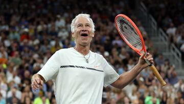 El extenista John McEnroe, durante el partido benéfico por Ucrania antes del US Open.