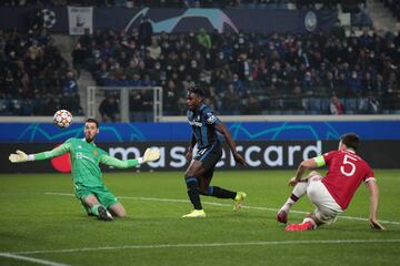 El delantero colombiano anotó un gol y realizó una asistencia en el empate 2-2 de Atalanta frente al Manchester United en Champions League.