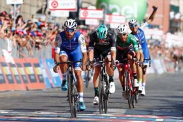 Fernando Gaviria gana la tercera etapa del Giro de Italia 