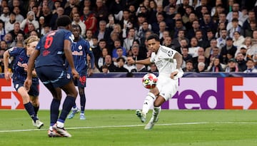 2-0. Asiste Bellingham de tacn a Rodrygo, se interna en el rea y saca un latigazo al palo largo de Janis Blaswich para anotar el segundo.