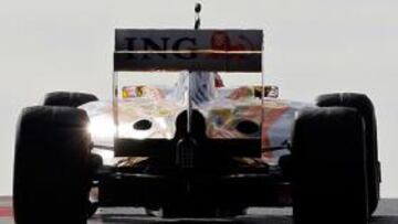 <b>HALAGOS.</b> El director ejecutivo de ingeniería de Renault Pat Symonds aseguró hoy que Fernando Alonso "es el más rápido de los pilotos actuales" y que "sabe cómo ganar y cómo competir" en la Fórmula 1.