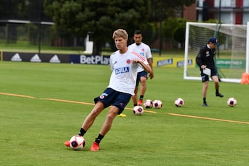 En la sede de la Federación Colombiana de Fútbol, en Bogotá, los convocados por Reinaldo Rueda para el morfociclo de la Selección Colombia tuvieron su primer día de entrenamiento. 