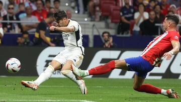 Brahim, en una imagen con Giménez en el Atlético-Real Madrid en el Metropolitano.